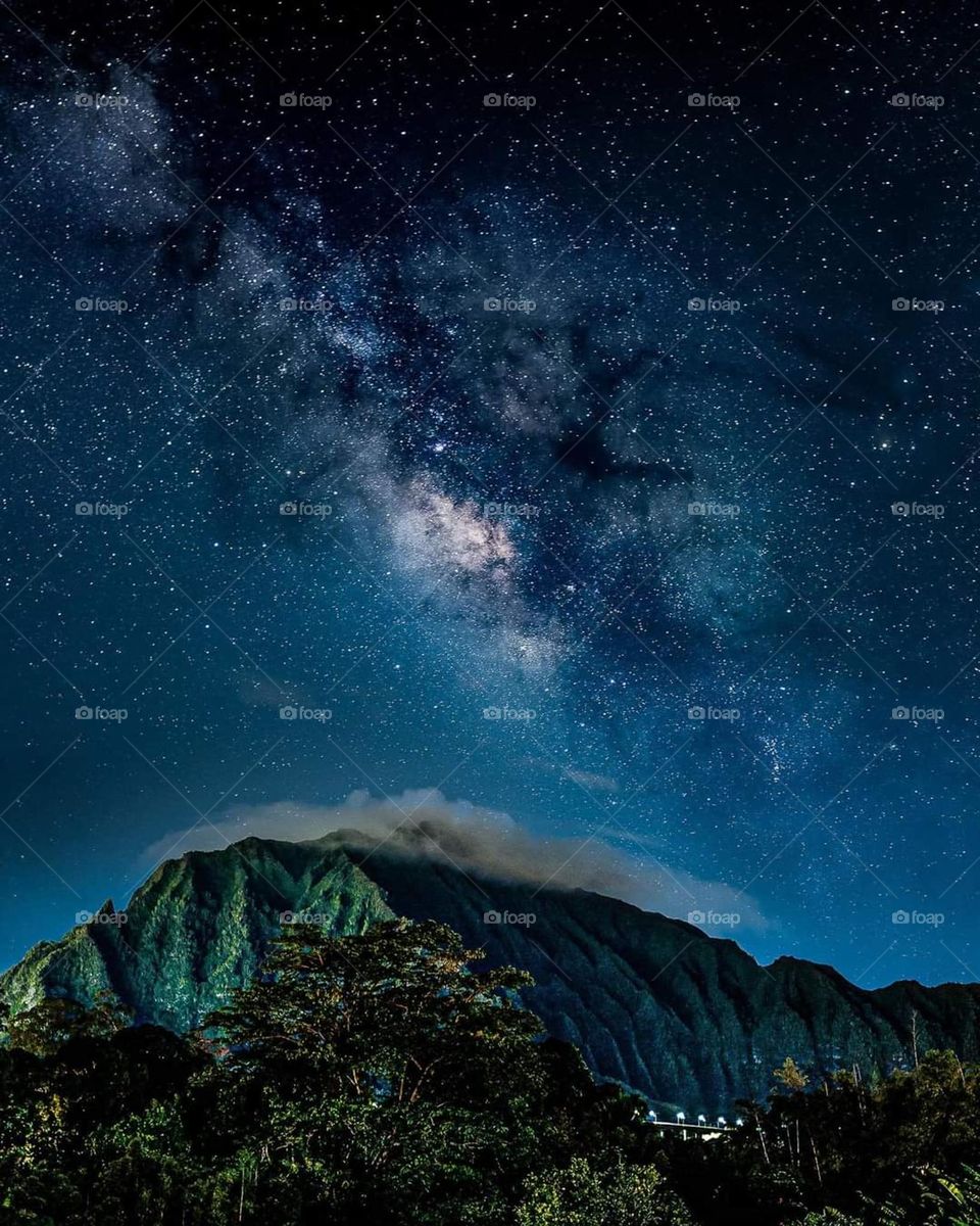 The Milky Way over the Koalau Mountain Rango in East Oahu, Hawai