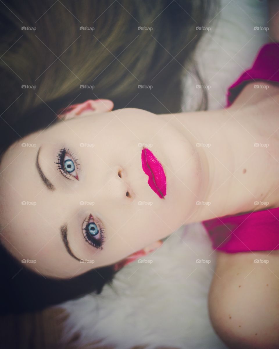 Blue eyes, pink lips