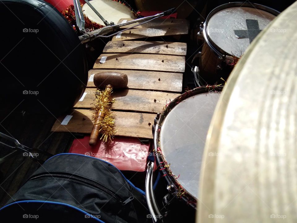 one of Indonesian traditional music instruments that sounded by hitting it