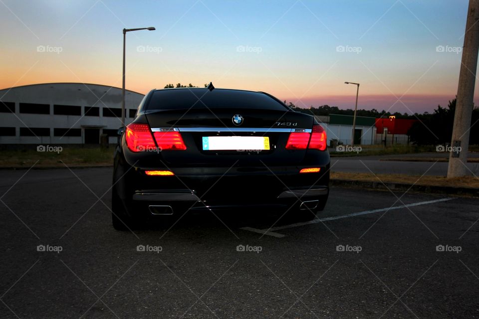 BMW 7 Series under the horizon