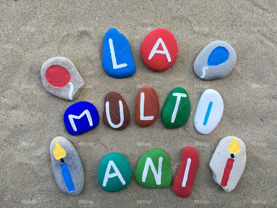 La Multi Ani on colored stones