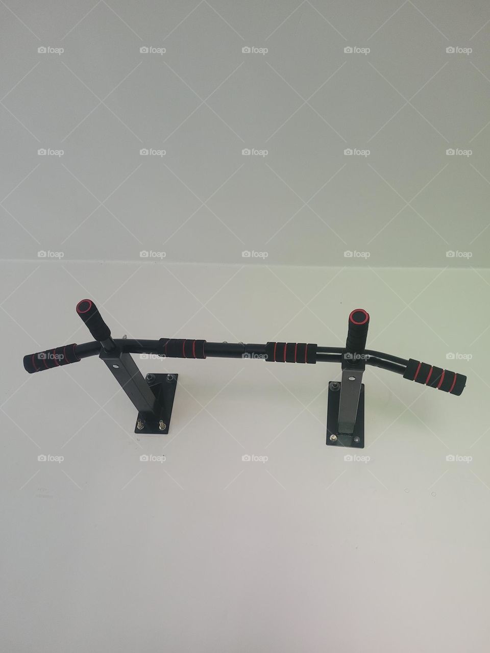 metallic pull up bar