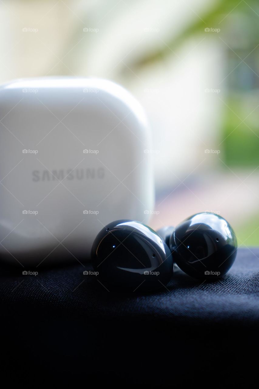 Brings the technology to your door step with reliability, affordability and style. Favourite line of product from top to bottom. Samsung wireless earbuds