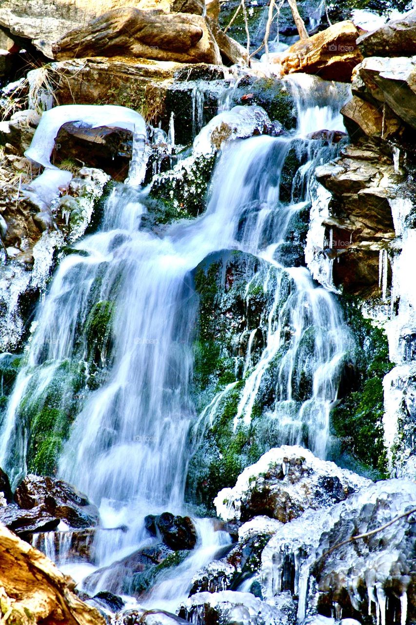 Горная река в Карпатах. 