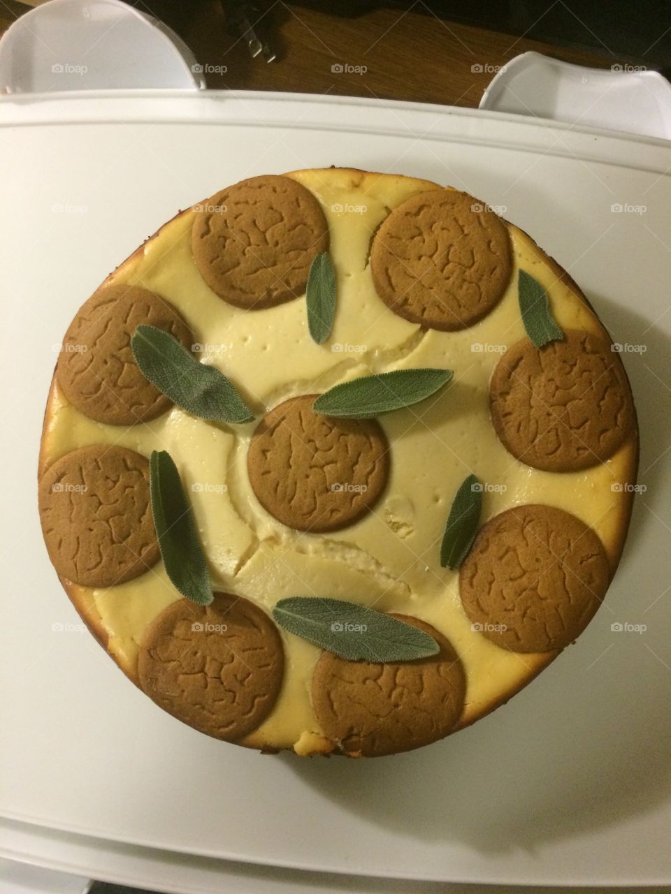 Gingersnap cheesecake with sage