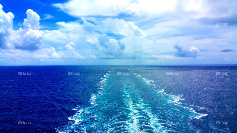 Cruise ship stream in the sea