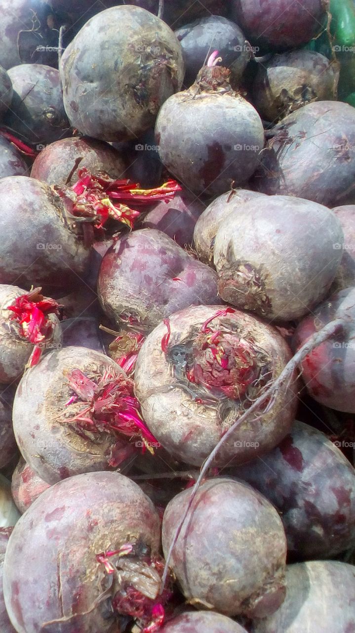 Many round beet in market