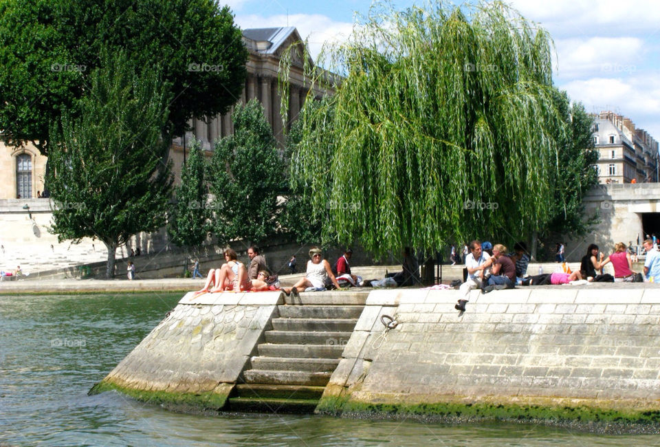 Sunbathing on Seine island in Paris