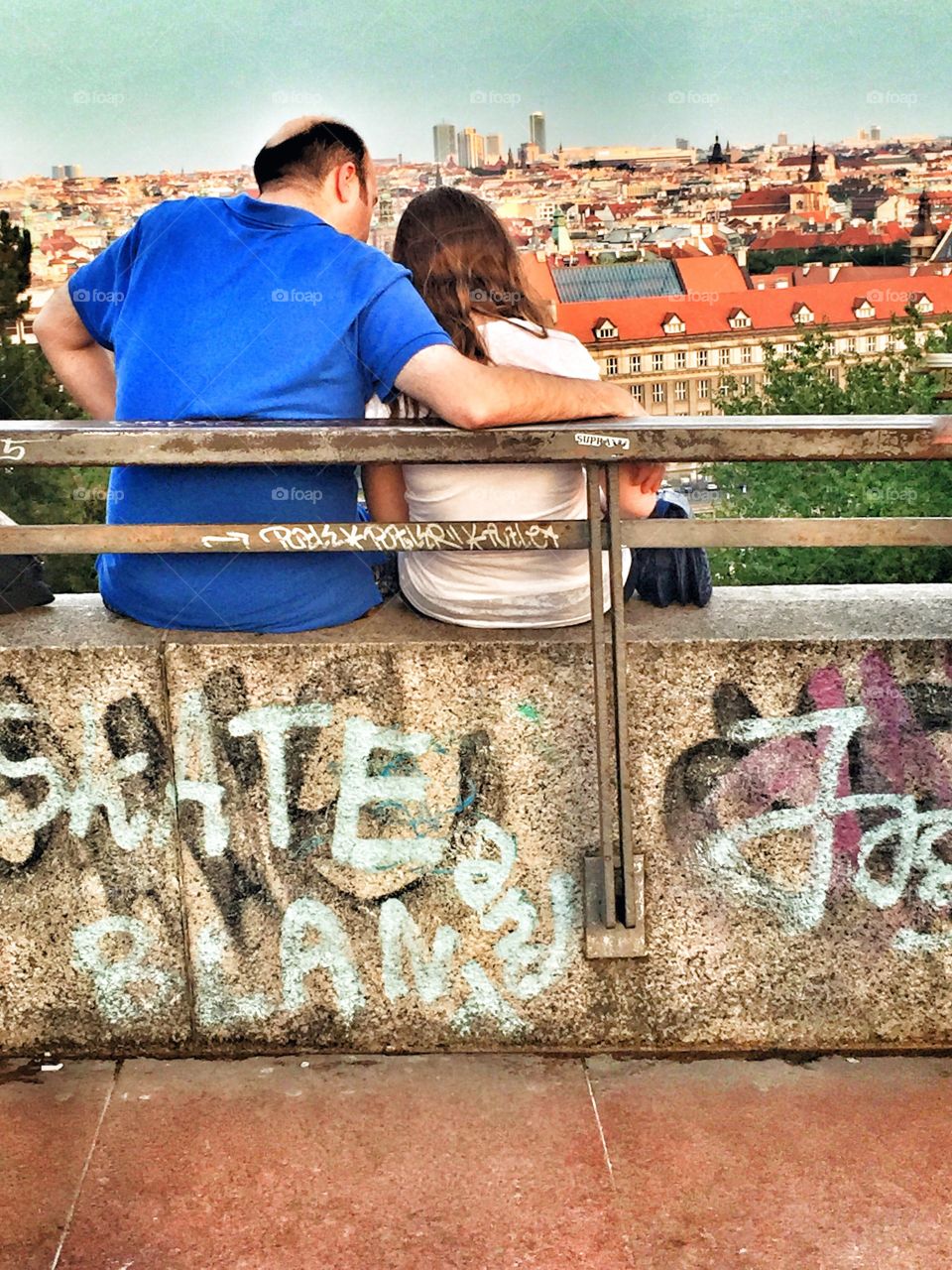 couple enjoying Prague 