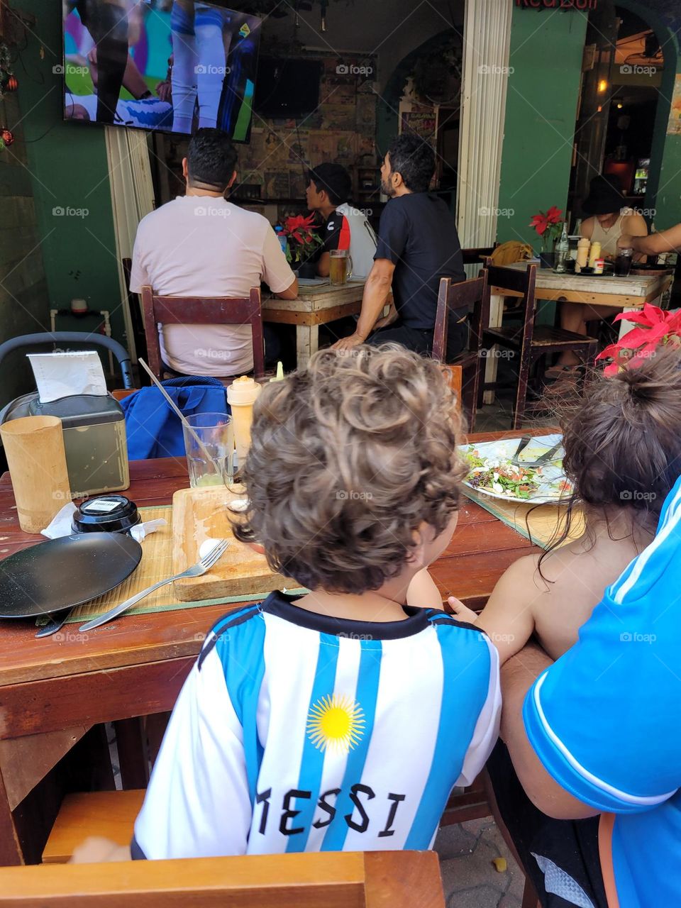 ver el partido del mundial en familia