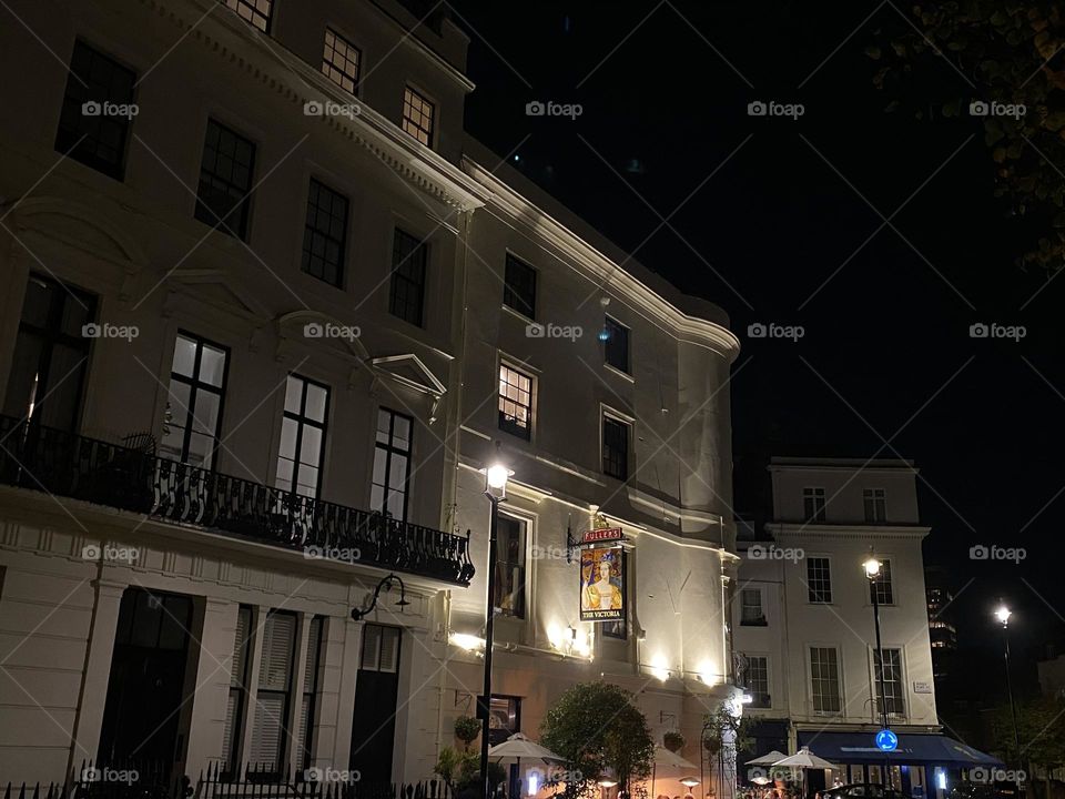 A British pub, Paddington