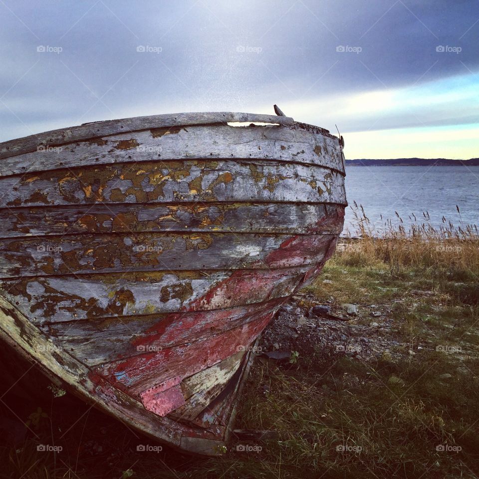 Scenics view of old boat near the sea