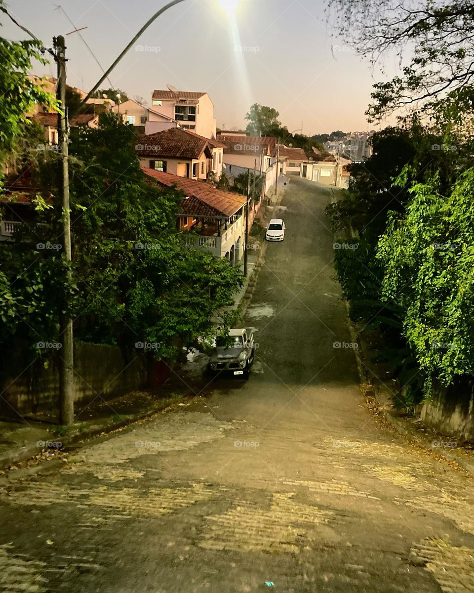 Uma “singela” ladeira!

Essa rua de Itatiba exagerou de verdade. Desceu, não sobe mais.