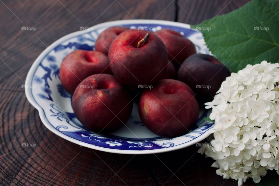Fresh plums in a bowl