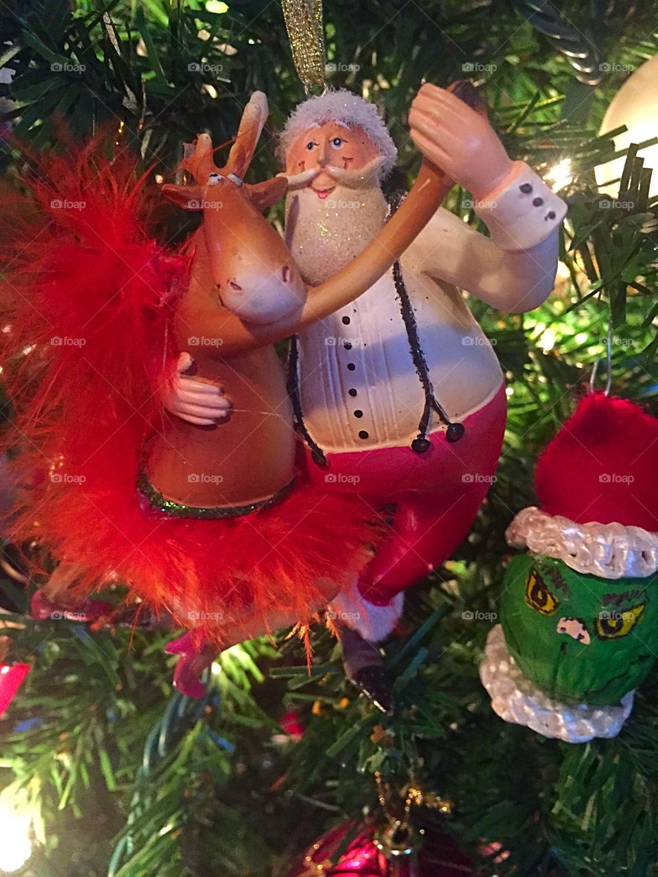 Santa Claus ornament dancing