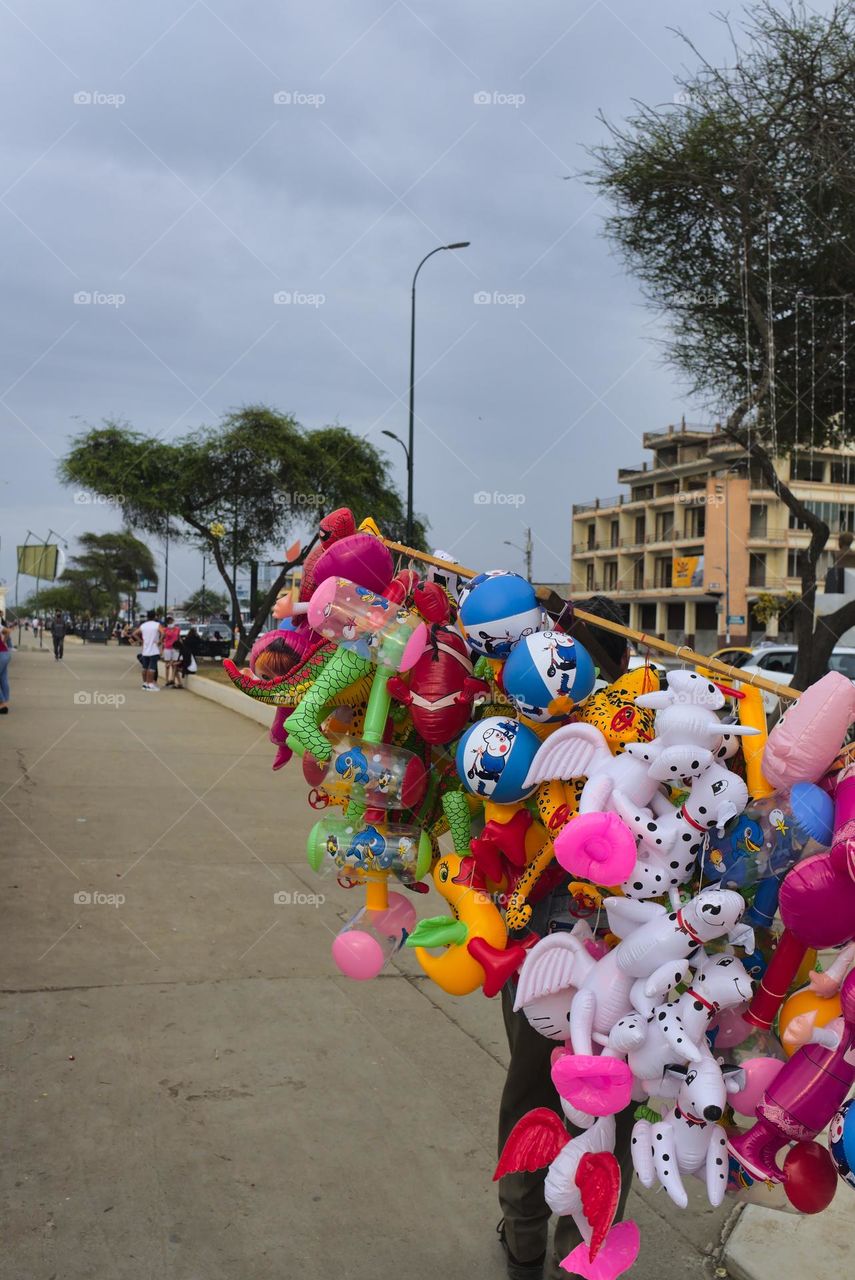 Balloons and beach decorations for sale at the port of the city.