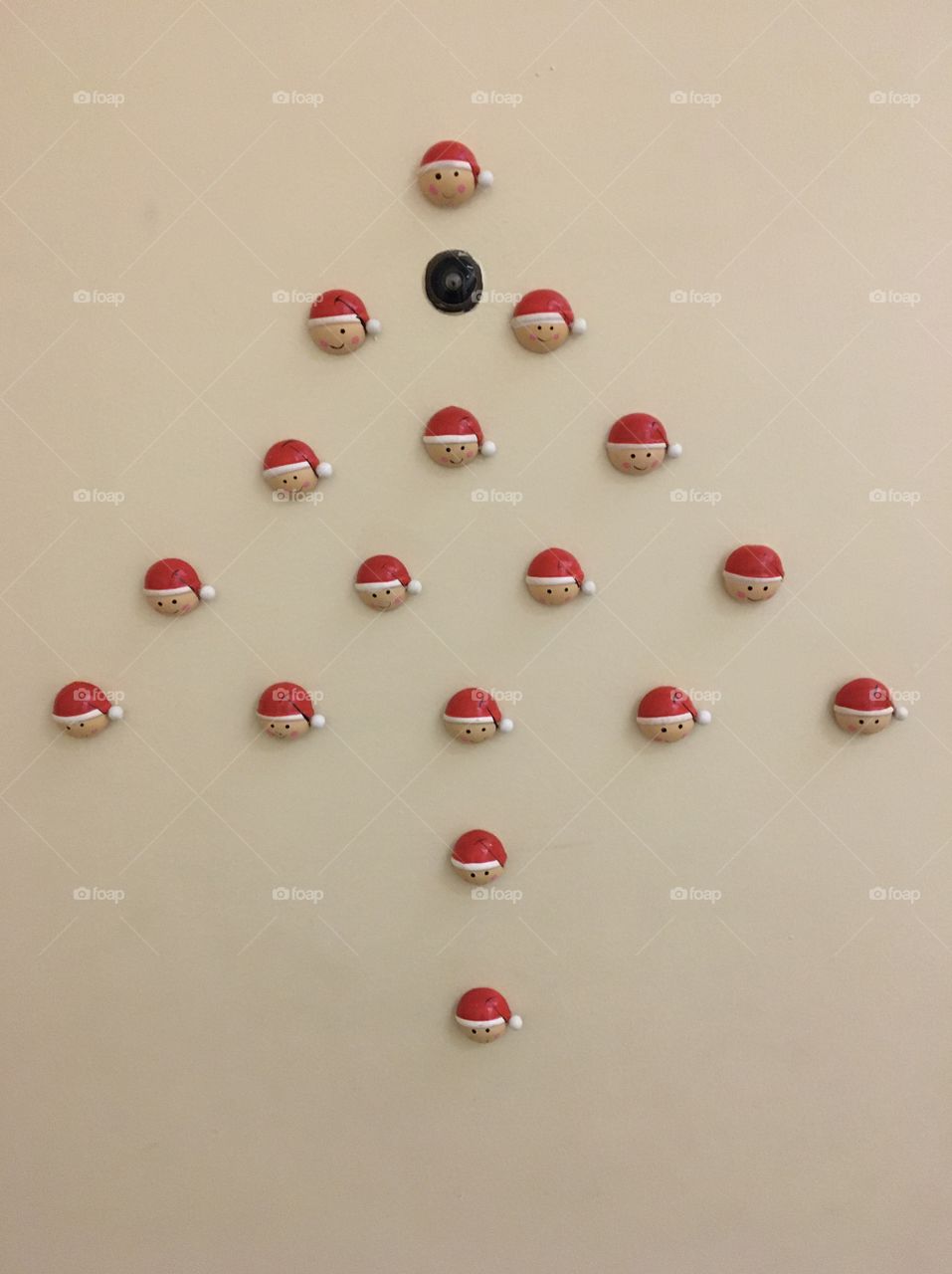 Minimalist Christmas design on a door 
