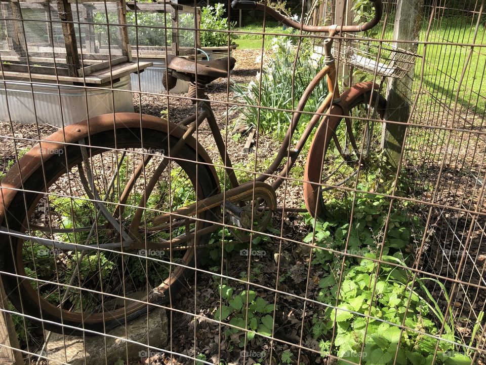 Rusty old school bike