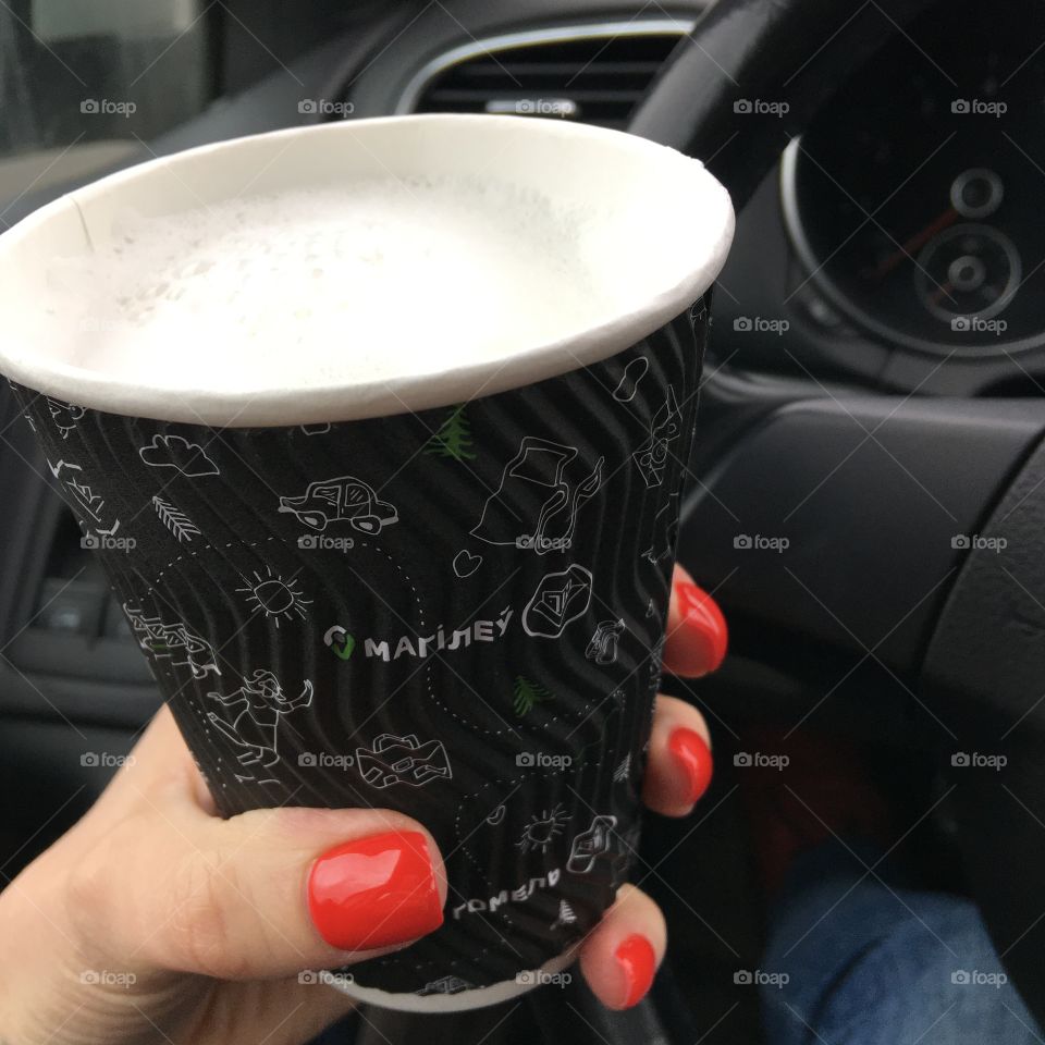 Кофе в путешествие, латте, кофе в стаканчике, кофе на заправке, утренний кофе