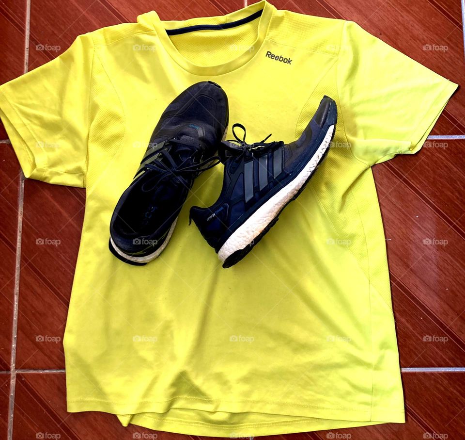 🏃‍♂️ 🇺🇸 Good Morning!  Everything ready to sweat the shirt. Let's go for a good morning jog?  Running is good for your health! / 🇧🇷 Bom dia! Tudo pronto para suar a camisa. Vamos para um bom cooper matinal? Correr faz bem para a saúde! 