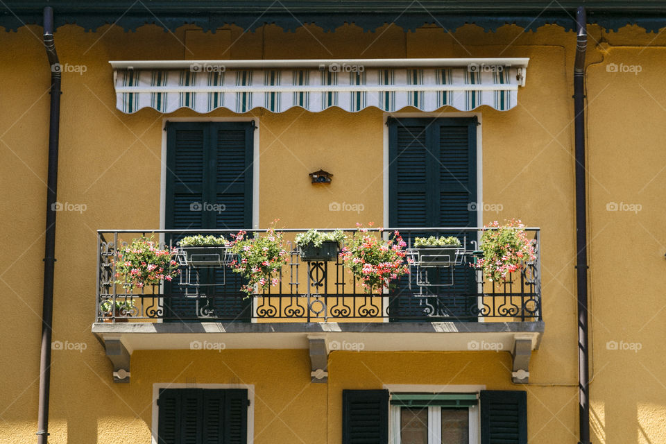 Lago Como no norte da Itália é um lugar lindo para se conhecer na Europa, com paisagens incríveis!