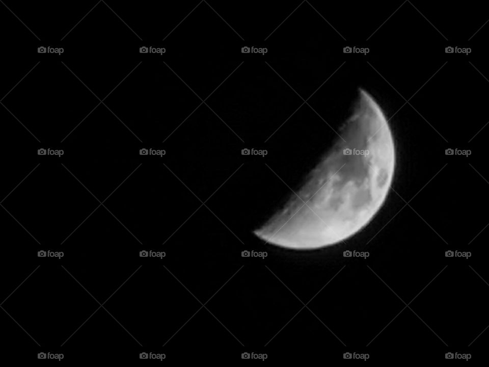 Photo of the crescent moon 50x zoom