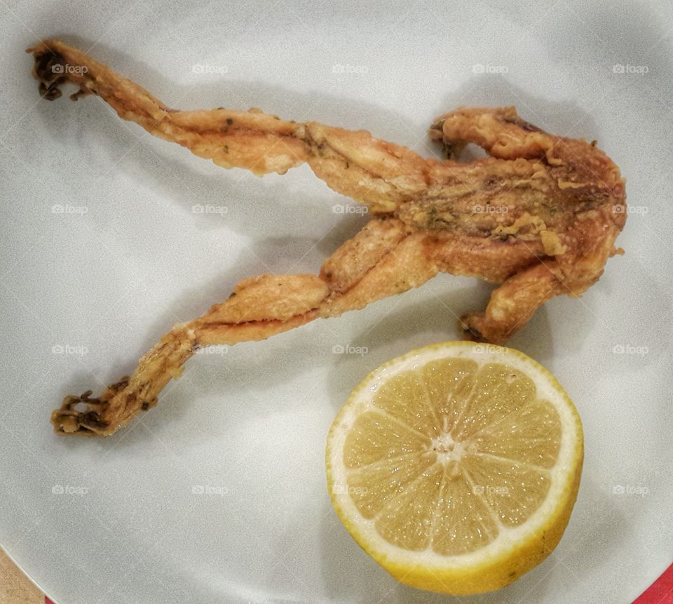 fried frog with lemon