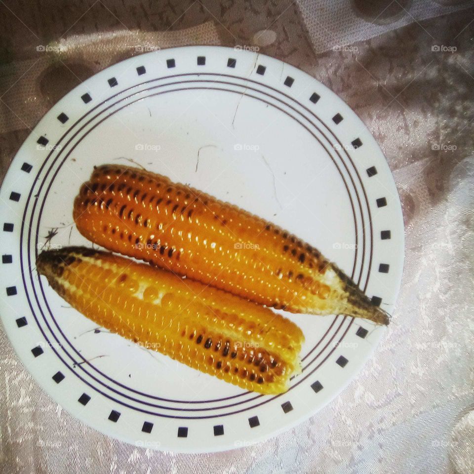 is it possible to take a good look at this two corn in the plate this call roast corn .