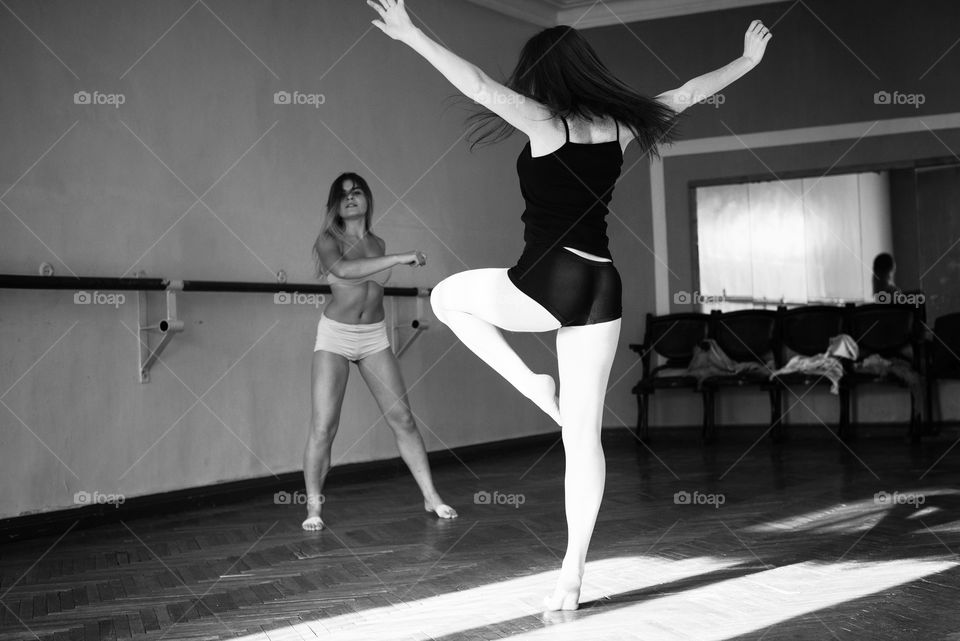 Girls dancing in the studio