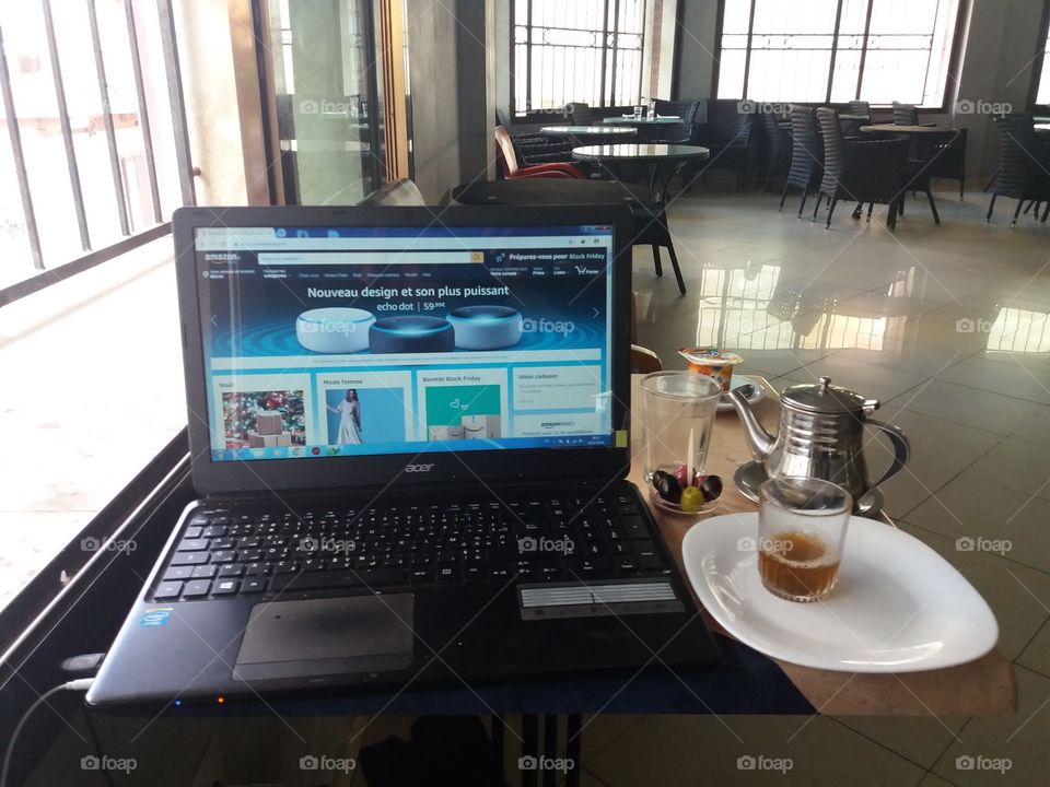 cofee#table#Tea#computer#acer-aspire e510#internet#chair#site