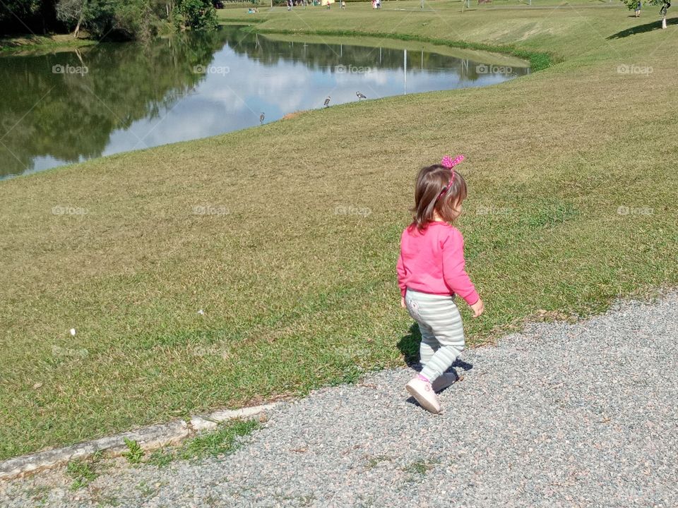 baby playing with the shadow 3