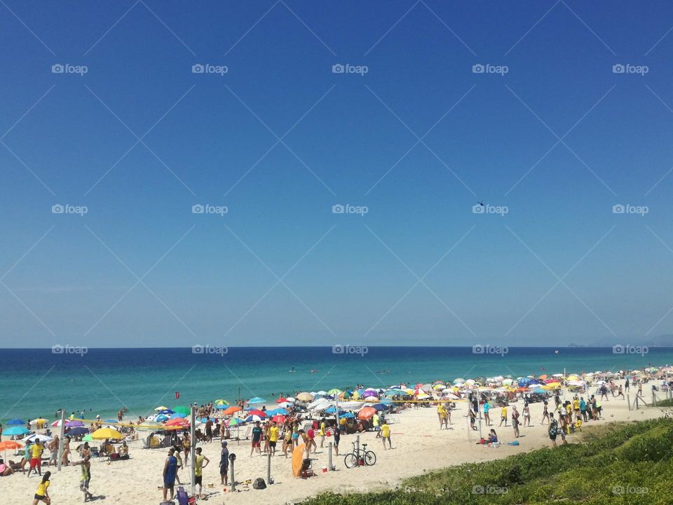 gente en la playa