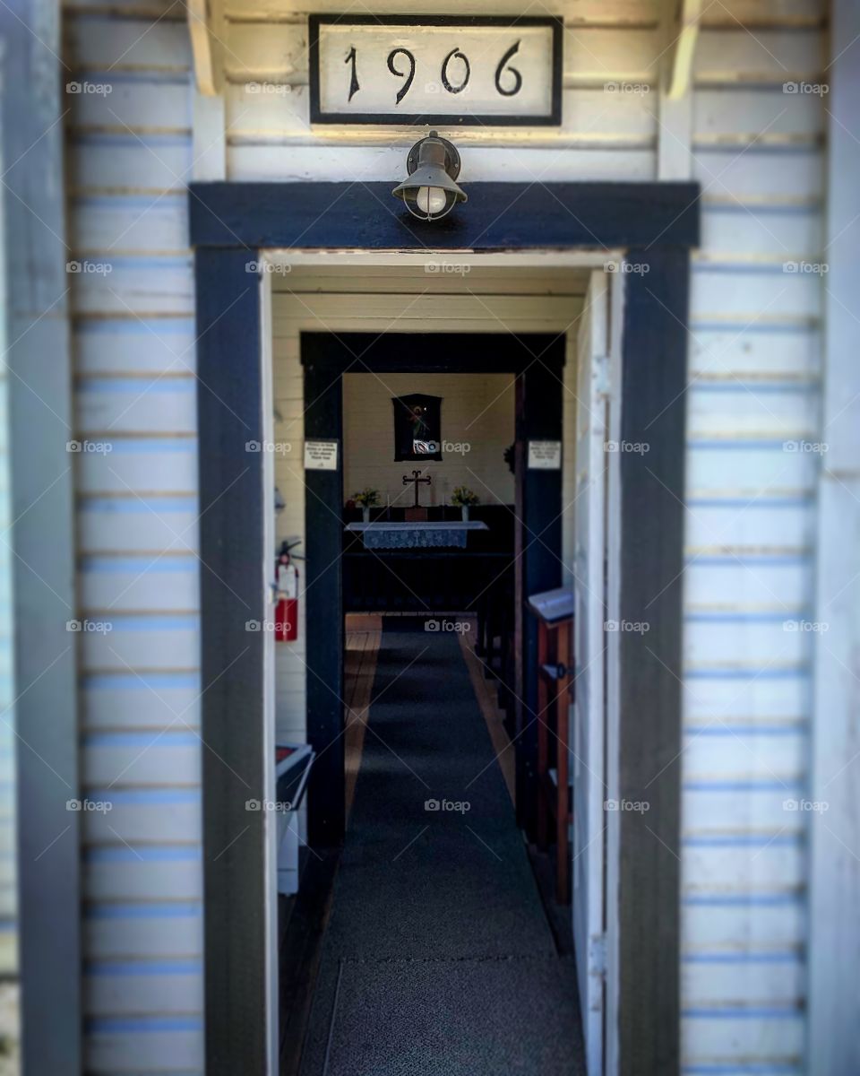 Please enter and worship