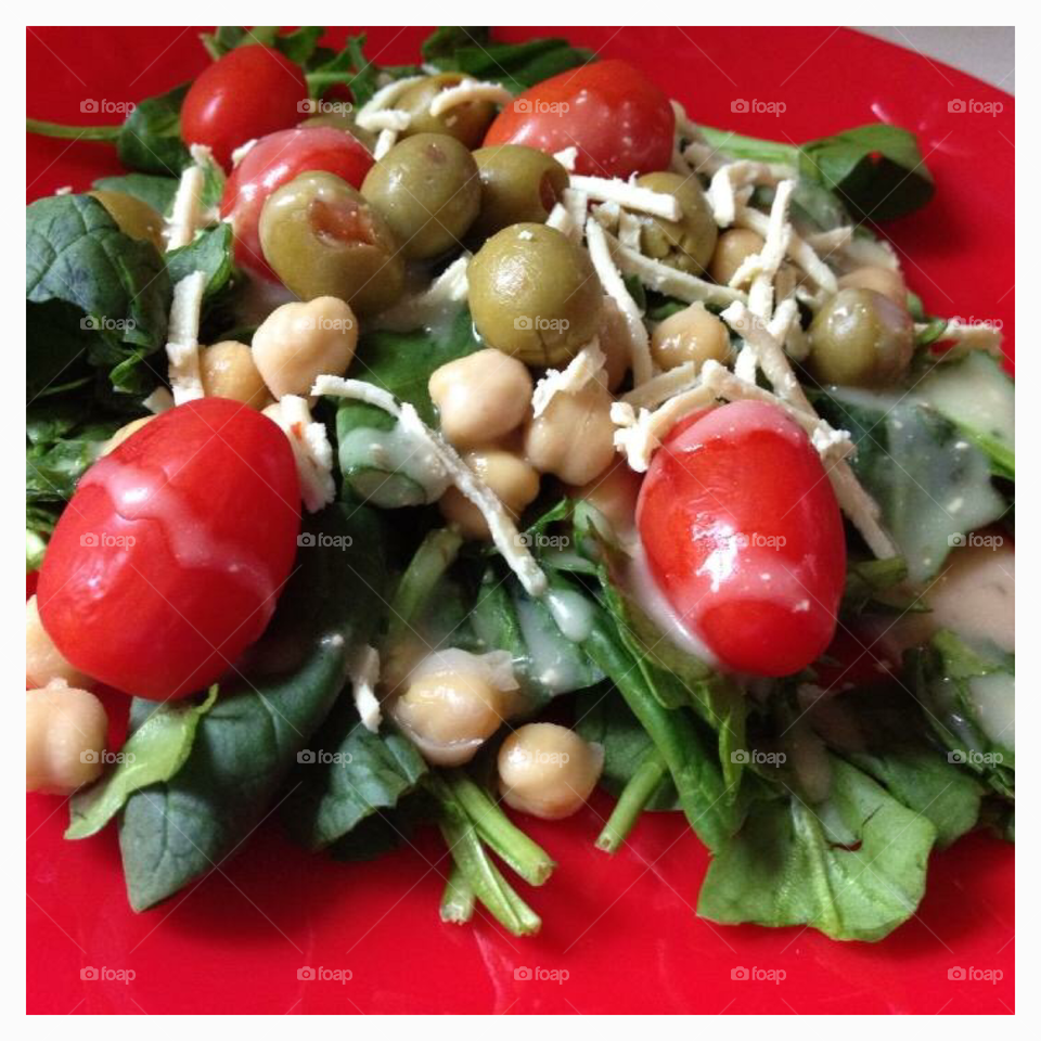 Spinach Salad with Tomatoes, Olives, Chick Peas and Veggie Shreds