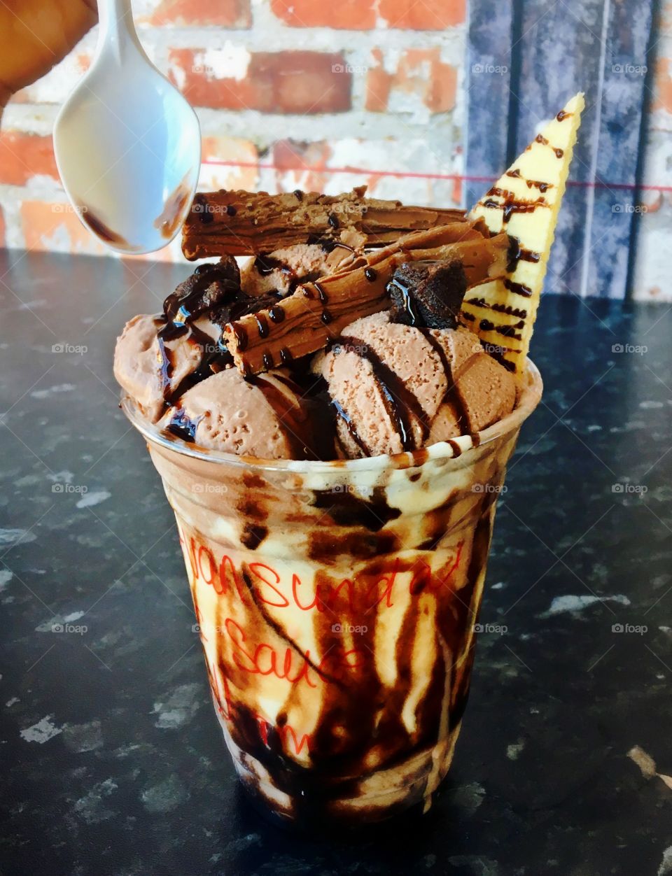 Chocolate ice cream sundae 
