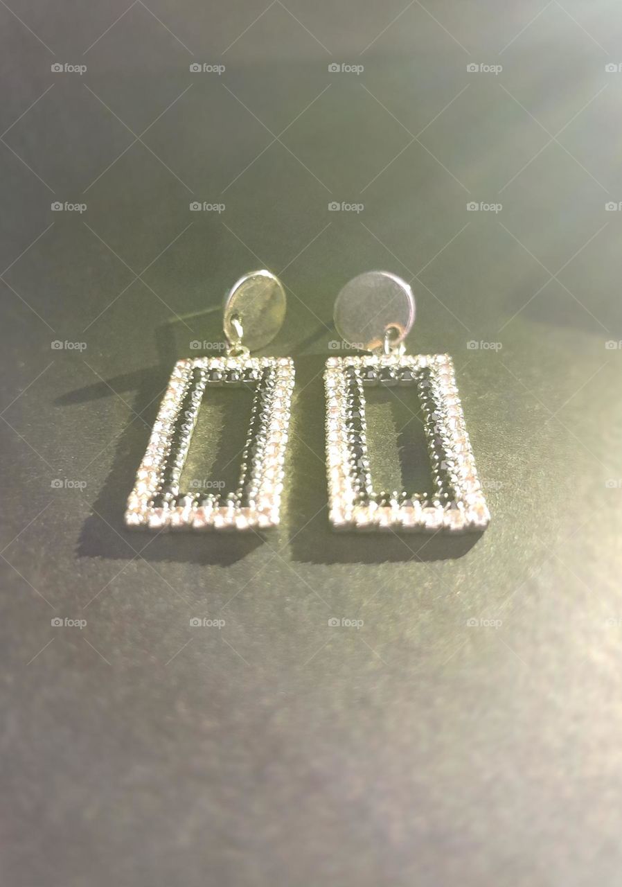 THE PRETTY RECTANGLE EARRING PAIR