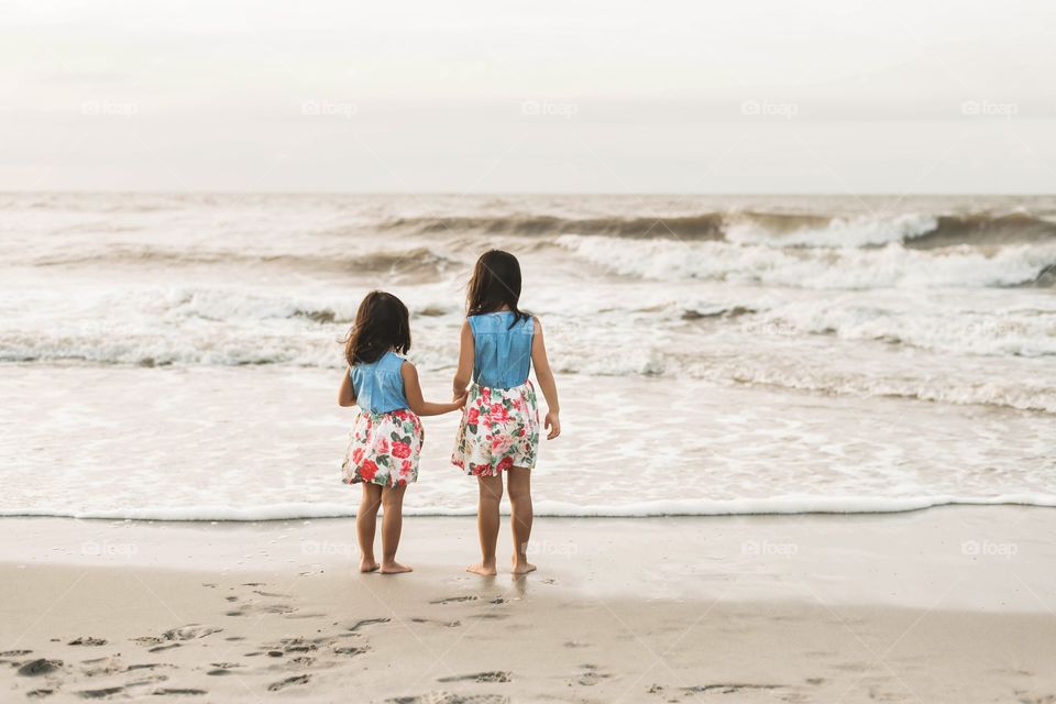 Beach sisters