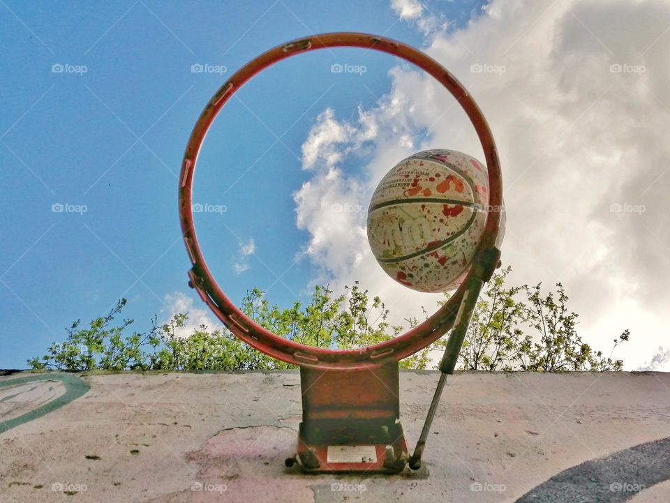 Basketball hoop