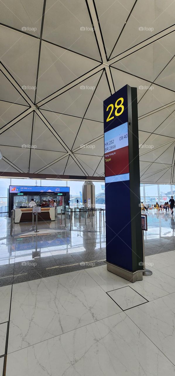Hong Kong International Airport: Gate 28