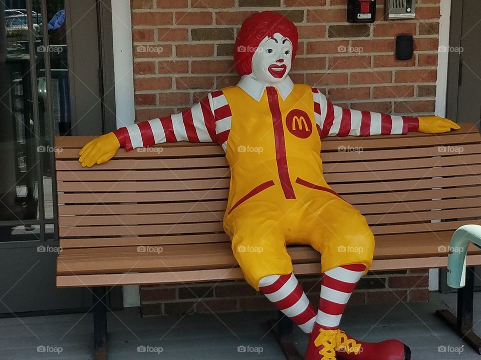 It's Mr. Ronald McDonald!!