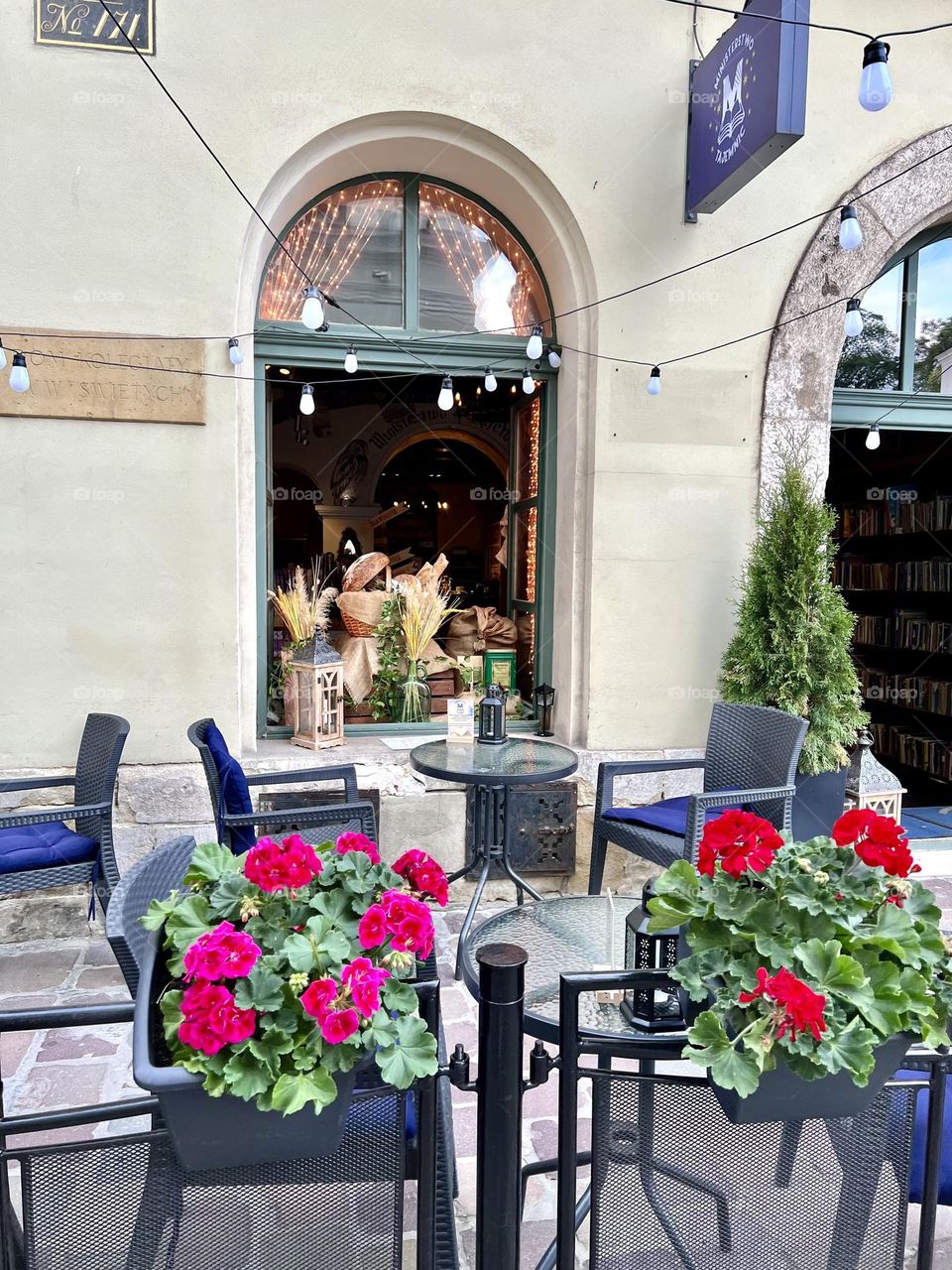 HOUSE OF THE COLLEGIATE OF ALL SAINTS – st. Canonical 11
