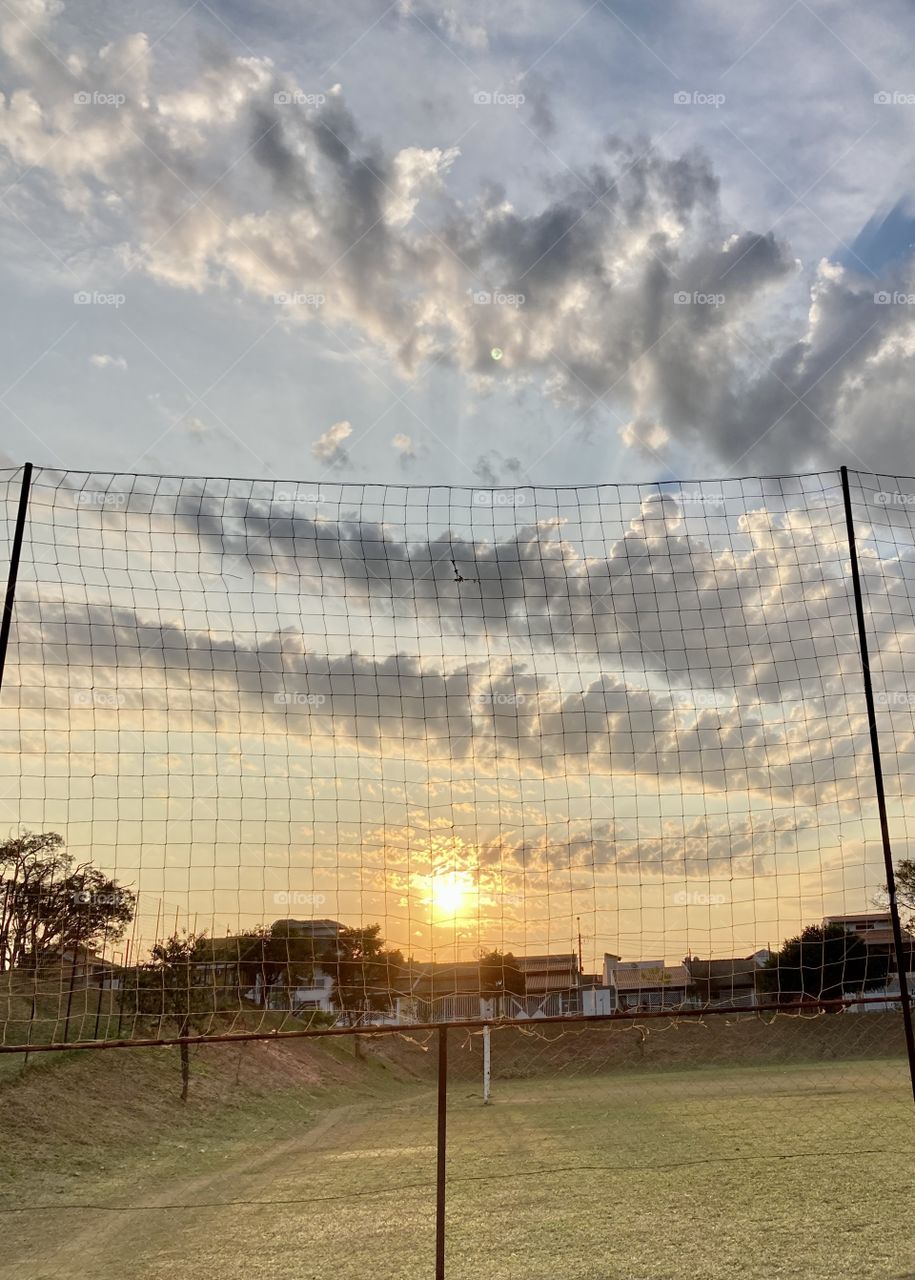 Entardecendo… olhe o sol caindo no campinho!
Que fim de tarde bonito.
📸
#FOTOGRAFIAéNOSSOhobby
#natureza #Jundiaí #landscapes #sol #sun #clouds #nuvens #paisagem 