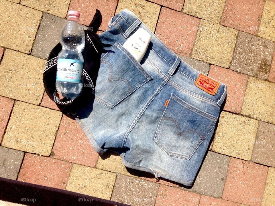 Levis pt. 1. Vacation safety kit