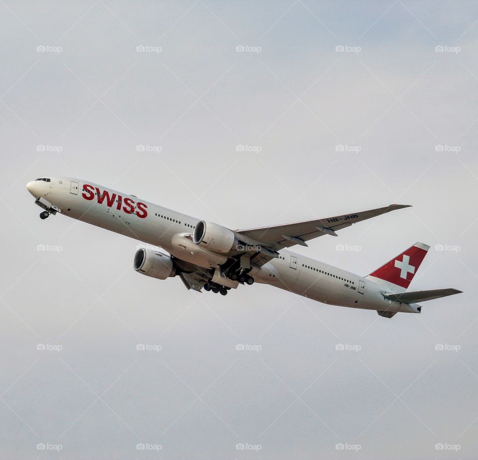 Swiss airlines boeing 777-300