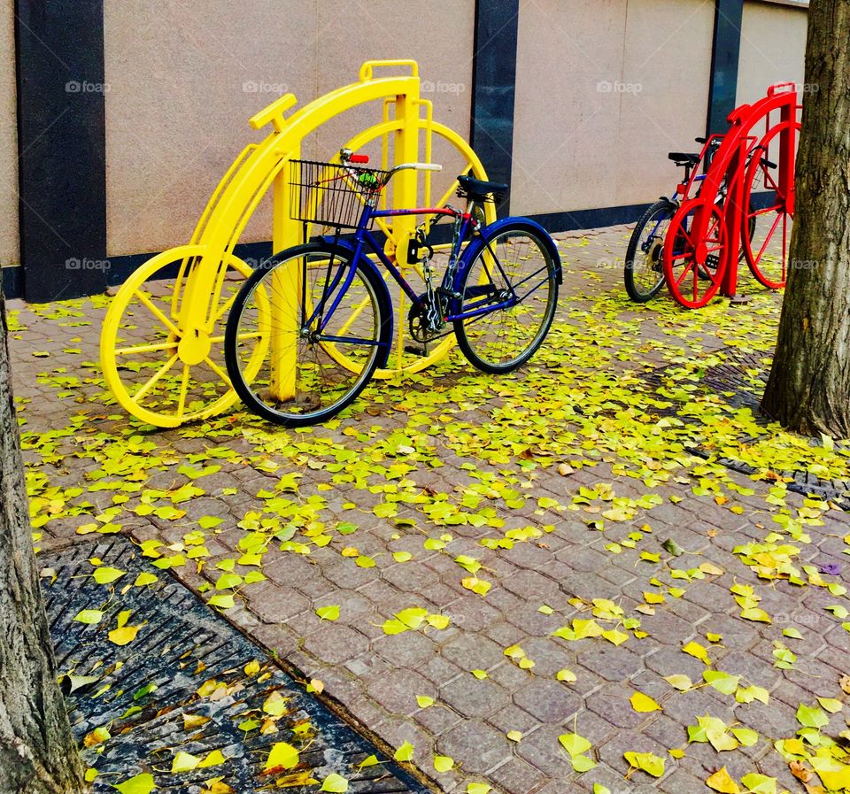 Yellow bike stop
