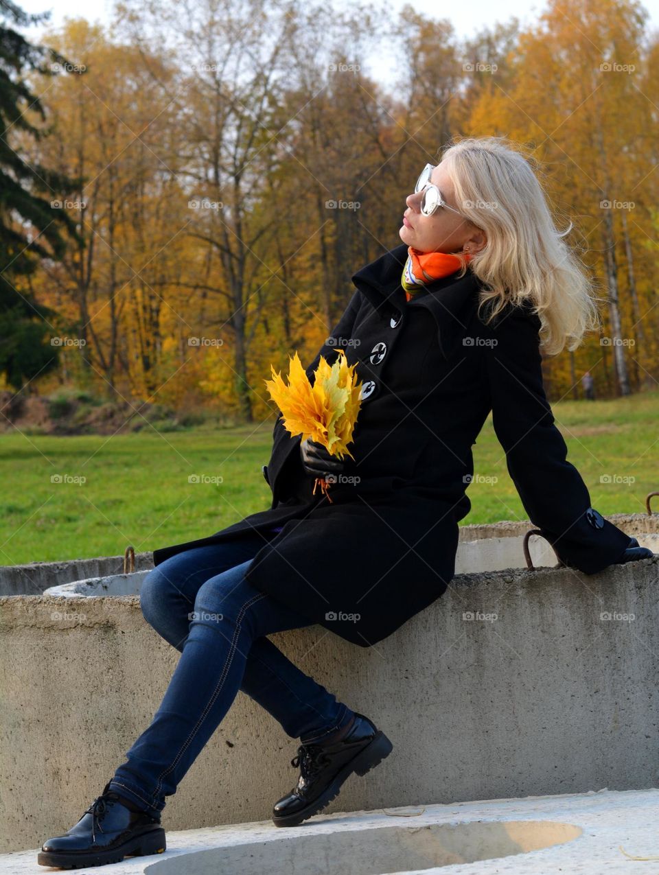 blonde woman outdoor, beautiful hair