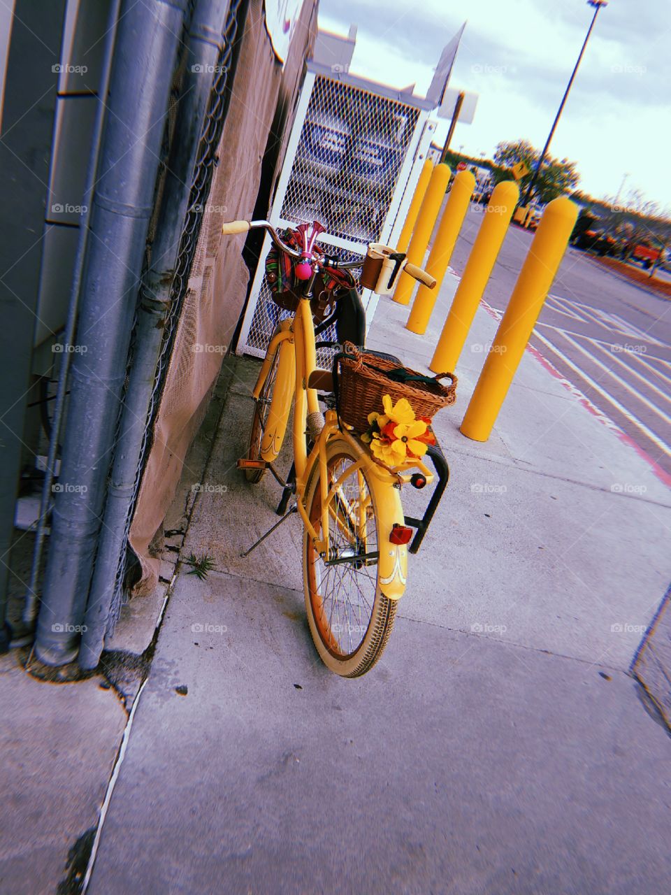 the yellow bike