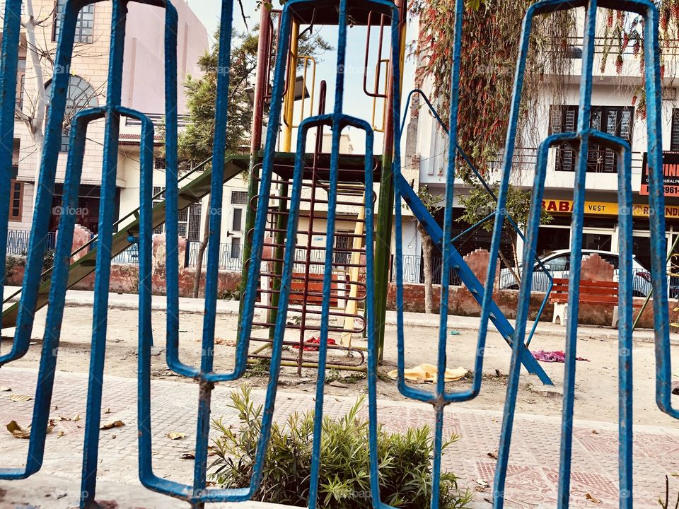 Park in the middle of the market streets 