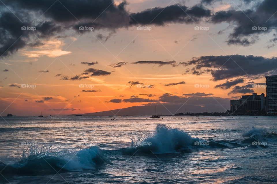 Evening sun and sea in Waikiki 