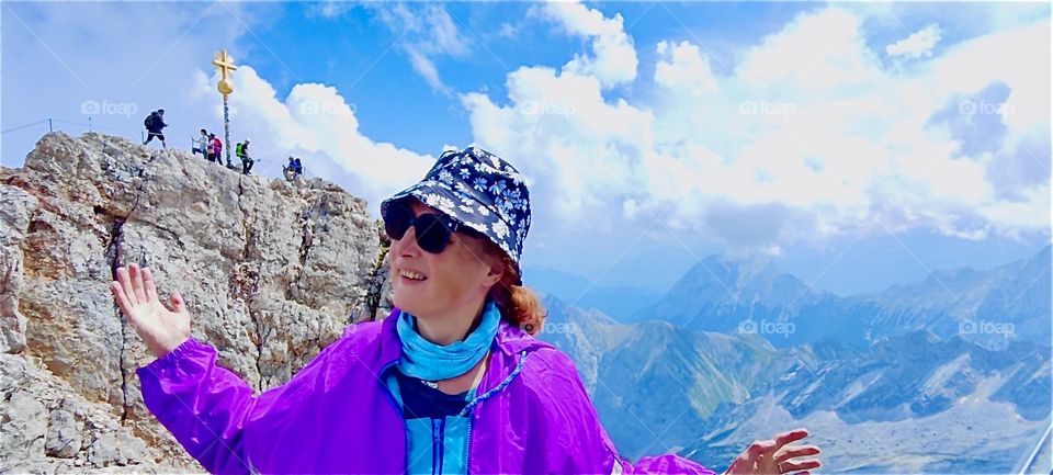 “Above the clouds freedom must be endless” are the lyrics to a song by “Reinhard Mey” from 1974 about the experience of a pilot. On the “Zugspitze”, at 2962 m the tallest German mountain we get a taste of that feeling. 2024. Hypnotic Productions